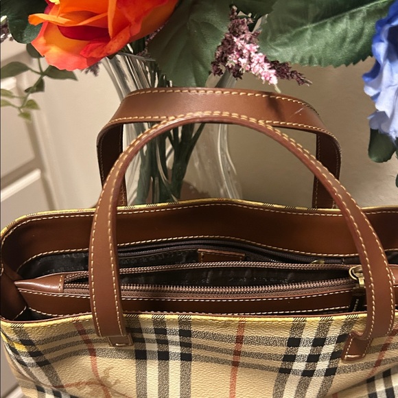 Burberry Plaid Tote Bag with Brown Handles - Picture 5 of 12